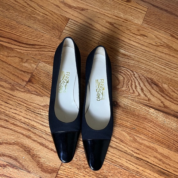 Salvatore Ferragamo Shoes - Salvatore Ferragamo Black Leather Cap Toe Heels